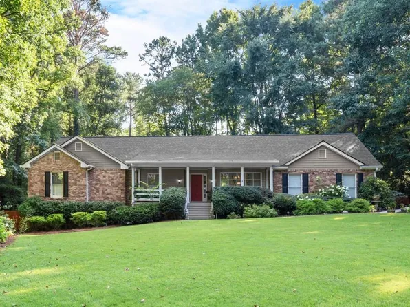 5935 Hammersmith Rd, Stone Mountain, GA 30087