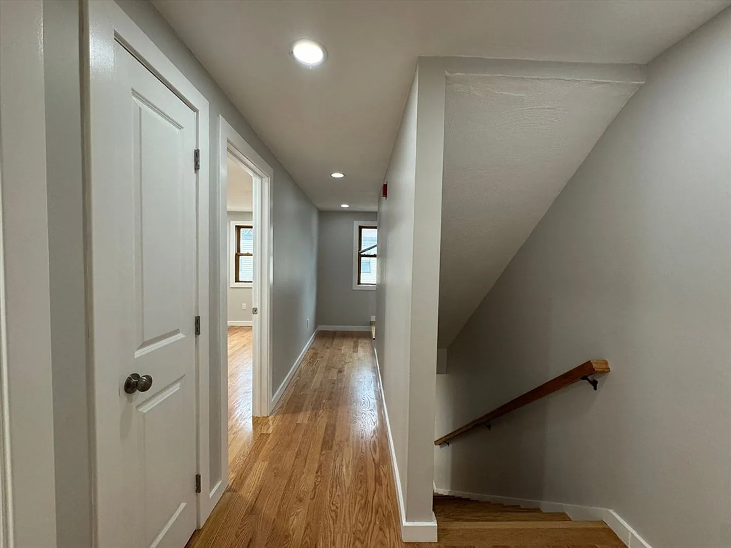 Charming 5 Bedroom-No Broker Fee — Photo 3