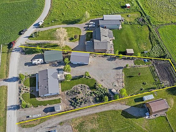 3rd image of 60926 Sharp Rd