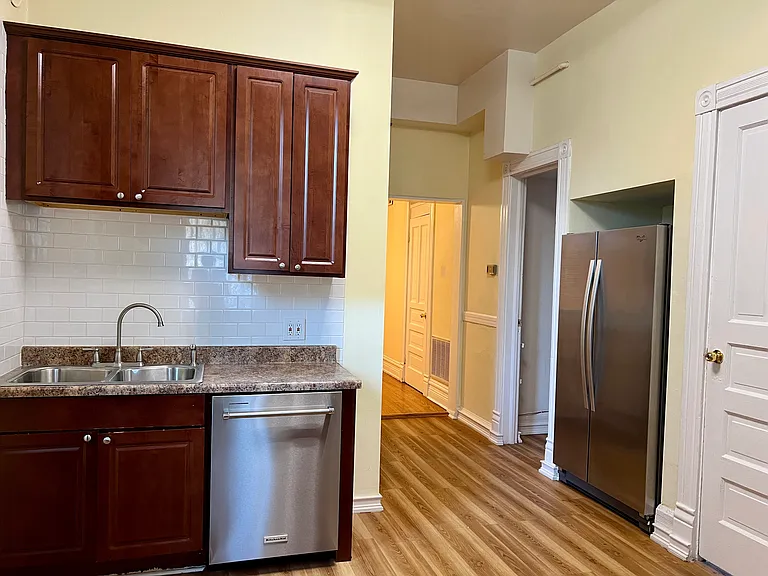 2133 N Sheffield Ave #1B — Photo 9