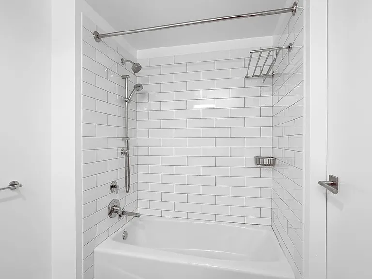 400 W 113th St #1505 — Photo 13