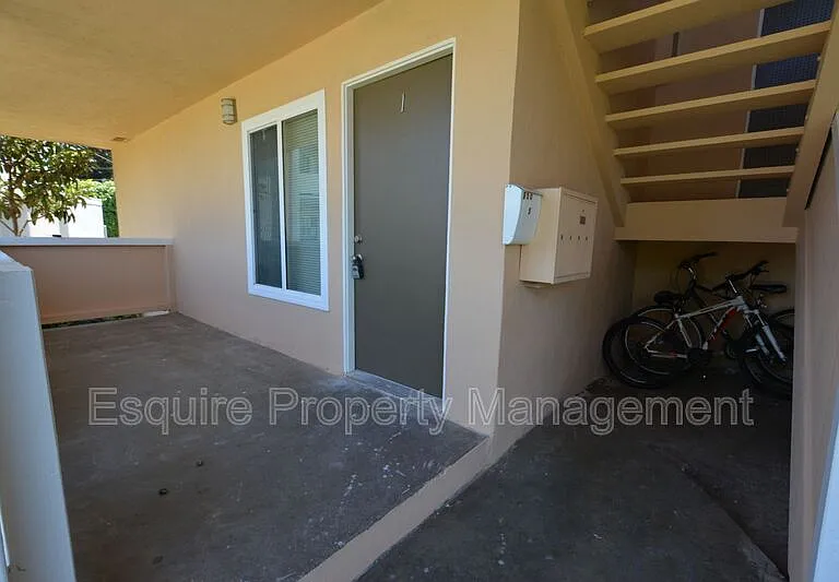951 W Cedar Ct #1 — Photo 2