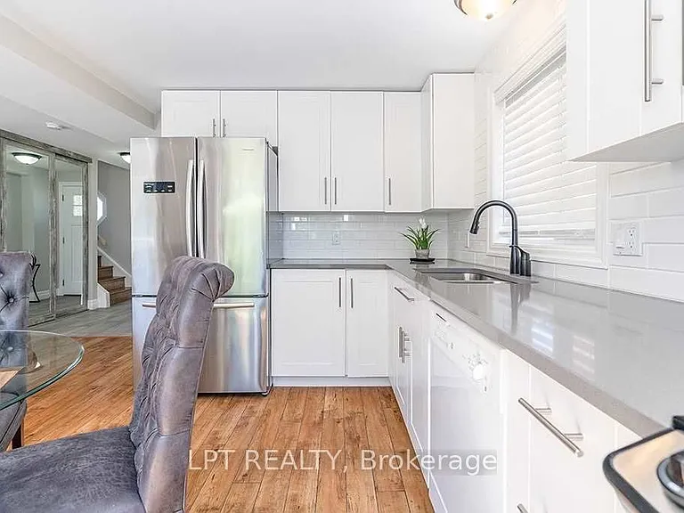 35 Clute Cres — Photo 5
