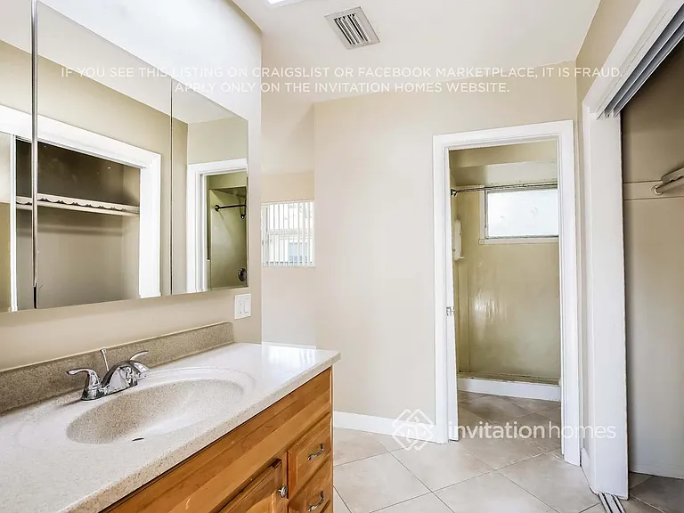 1810 N 47th Ave — Photo 9