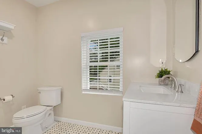 3710 Burrows Ave — Photo 26