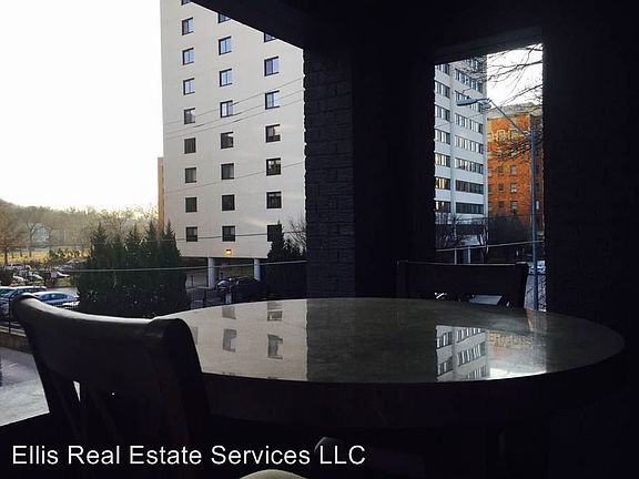 3rd image of 708 W 48th St APT 202