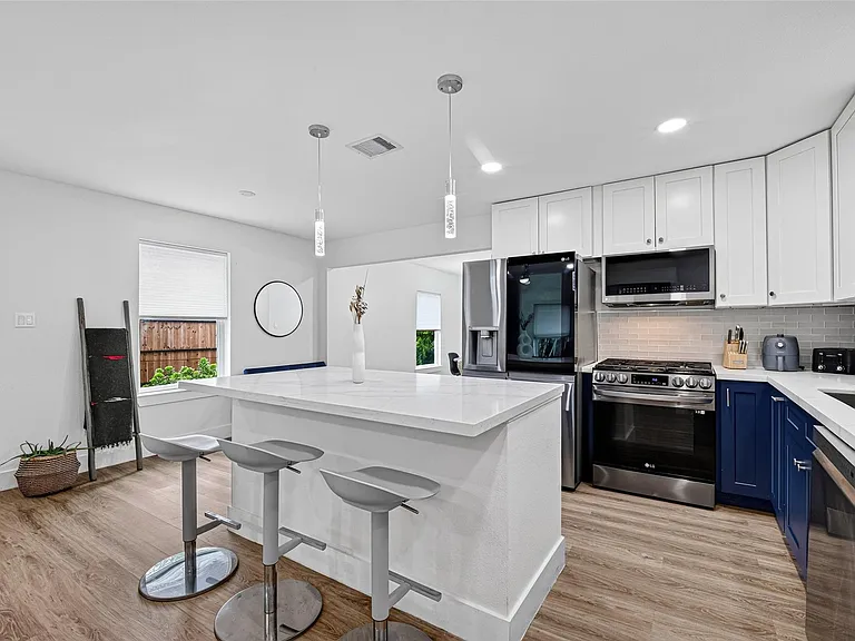 1119 Panama St — Photo 12