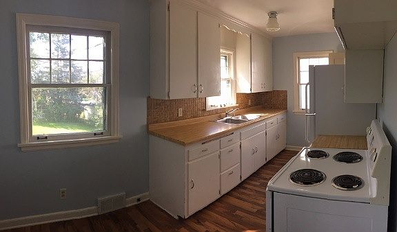 3rd image of 1518 E 5th St