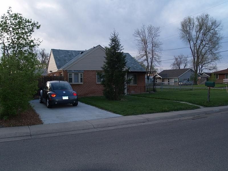 Front yard with off street driveway