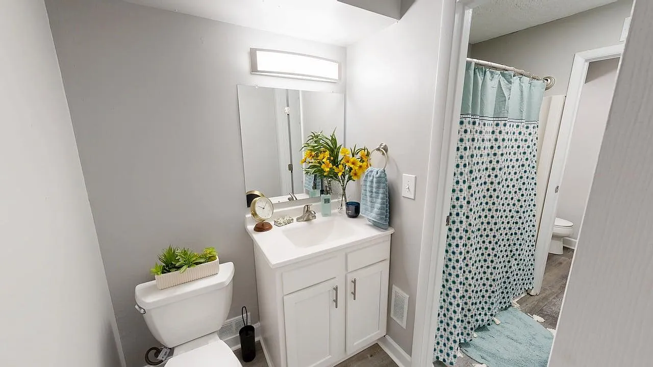 Lakeside Landing Apartments — Photo 4