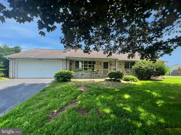 42 Martin Ave, Gilbertsville, PA 19525