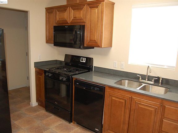 5th image of 906 Dobrich Cir