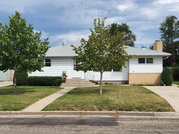 310 12th Ave NE, Jamestown, ND 58401