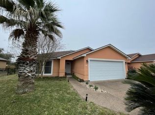 401 Inverrary Dr, Rockport, TX 78382