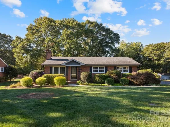 403 W Lewis St, Dallas, NC 28034