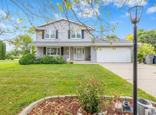 S78W16627 Spinnaker Dr, Muskego, WI 53150