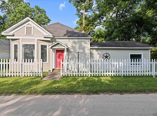 306 S Line St, Jefferson, TX 75657