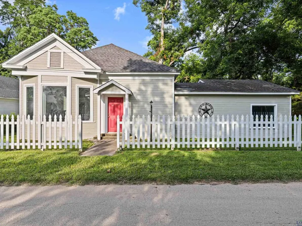 306 S Line St, Jefferson, TX 75657
