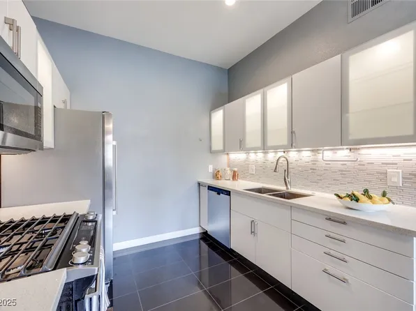 2305 W Horizon Ridge Pkwy APT 514, Henderson, NV 89052