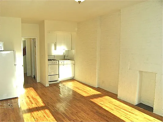 Rented by City Connections Realty | media 12