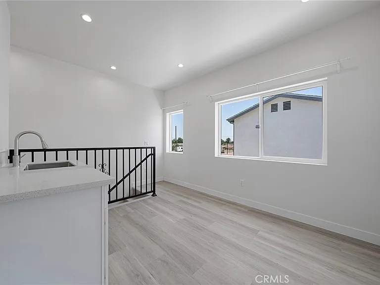 2423 S Myrtle Ave — Photo 11
