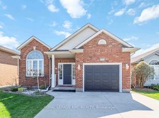 7900 Ascot Cir, Niagara Falls, ON L2H 3E4