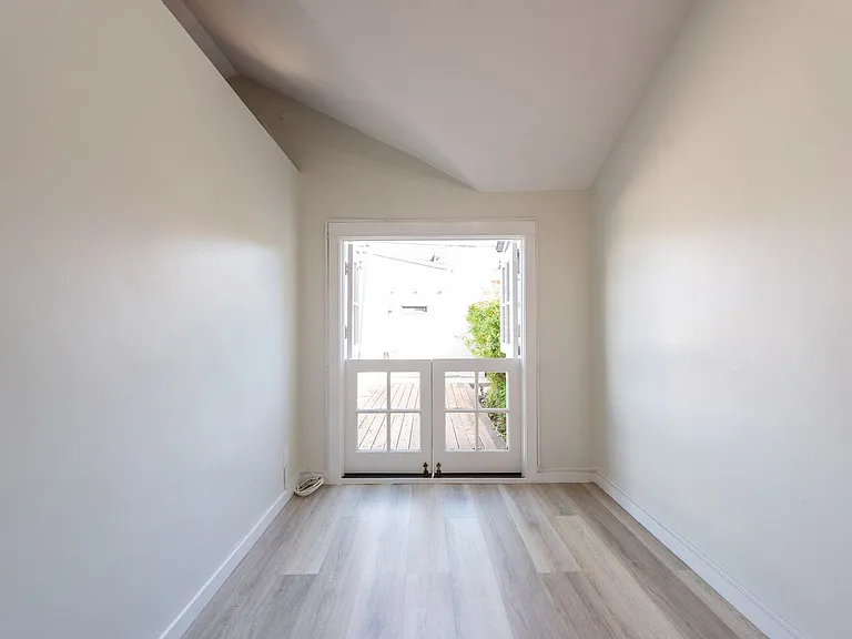 706 Marine St — Photo 12