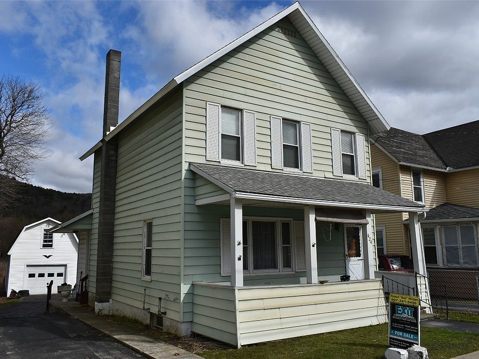 1st image of 424 Main St