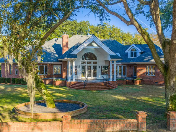 235 Country Club Ln, Charleston, SC 29412