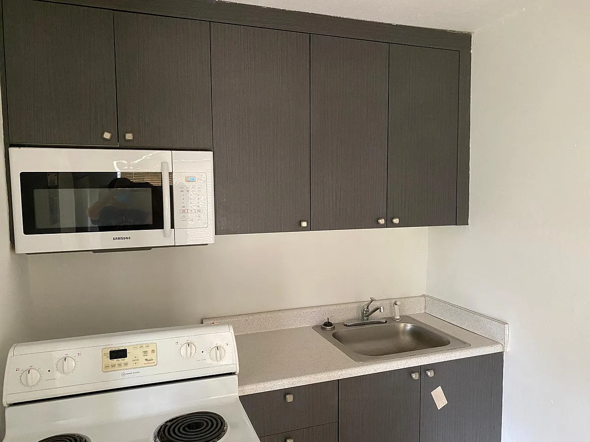 Building Photo - 237 SW 13th St #4