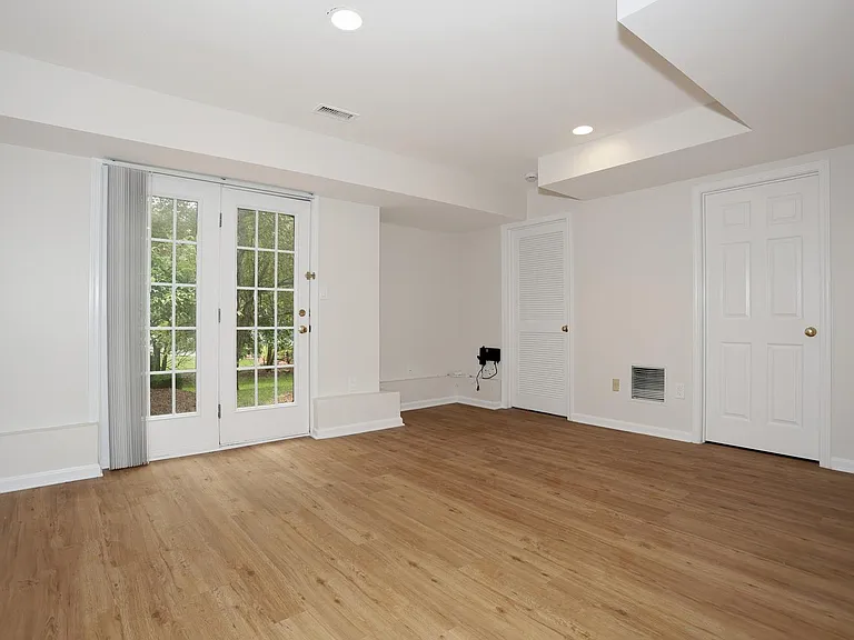 90 Elm St — Photo 18