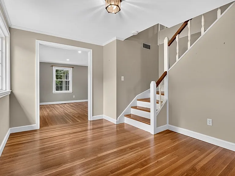 131 Montvale Rd — Photo 3