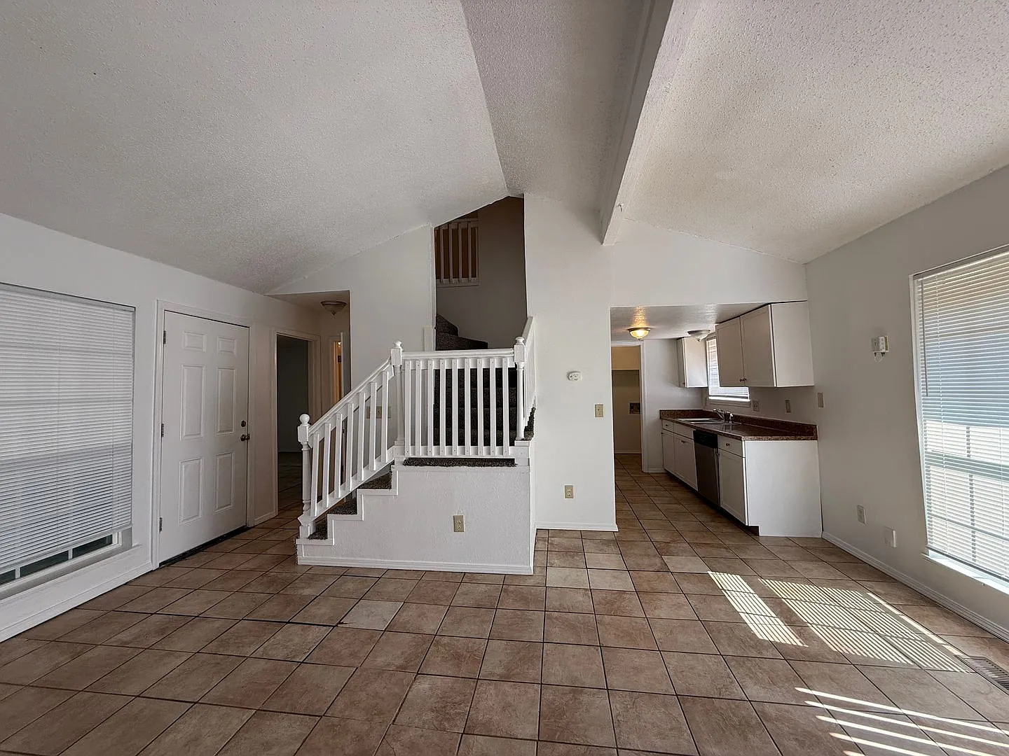 3 bedroom 2 bath! — Photo 4
