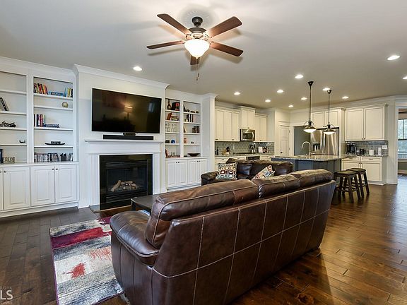 3rd image of 1564 Roswell St SE #0