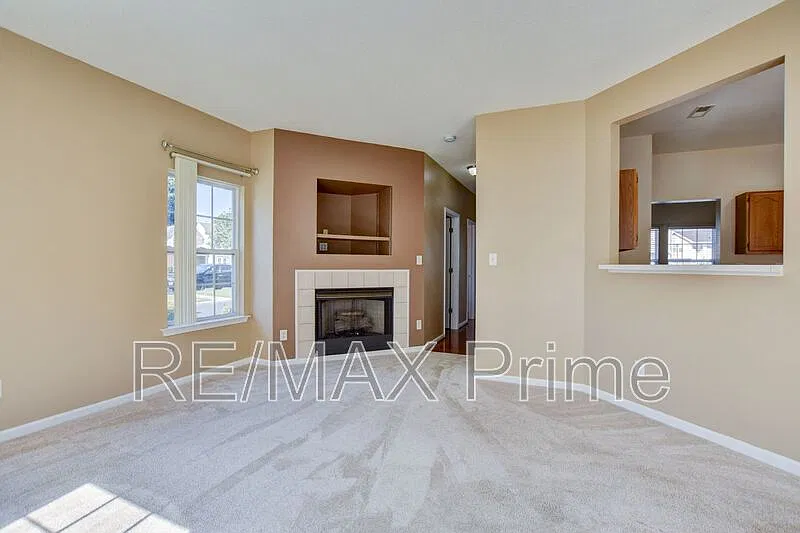 3 bed, 2.0 bath, 2310 sqft, $2,295 — Photo 4