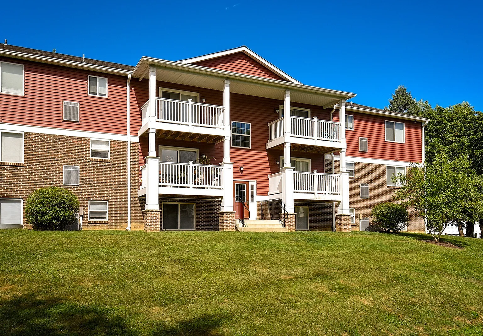 OakTree Apartments — Photo 2