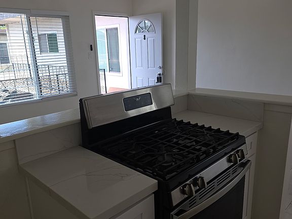 5th image of 218 W Wilson Ave APT 8