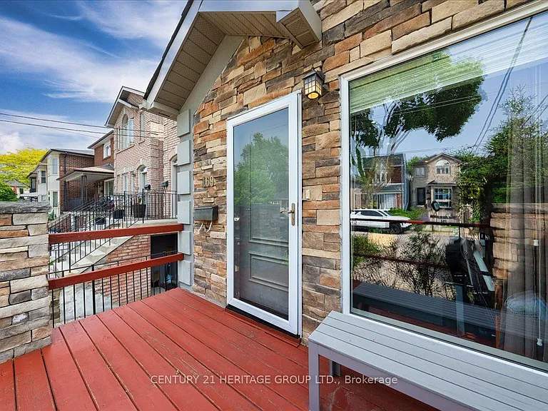 169 King Edward Ave — Photo 4
