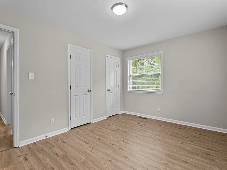 Donovan Place Apartments — Photo 33