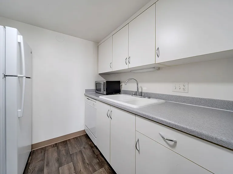 Capitol Reef Apartments — Photo 16