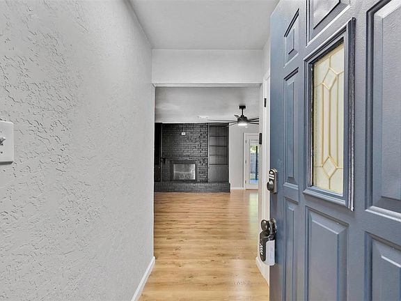 4th image of 2909 NE Lakeview Cir