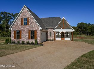 2960 Molly Cv, Nesbit, MS 38651