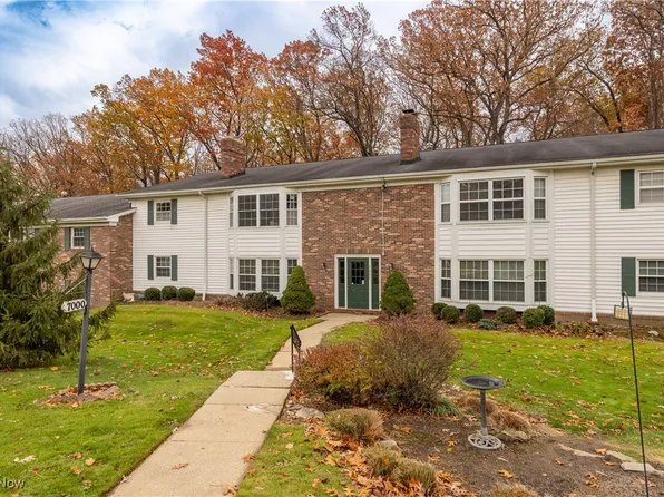 7000 Carriage Hill Dr APT 203, Brecksville, OH 44141