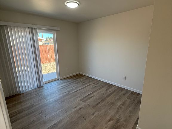 4th image of 452 Clarke St #3
