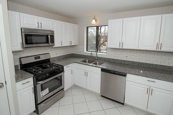 5th image of 6010 Lake Bluff Dr Unit 302