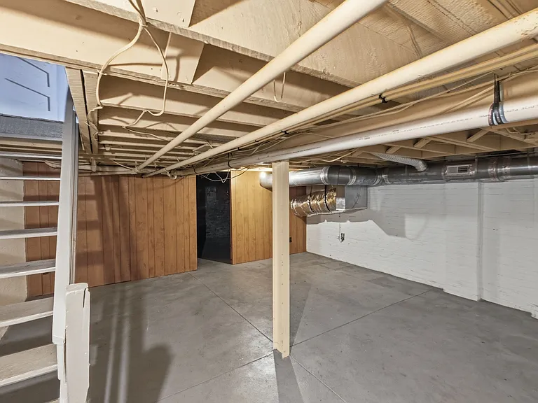 2425 W Main St — Photo 23