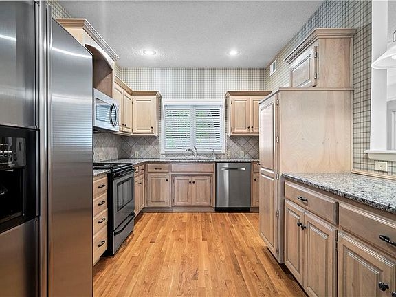 5th image of 6406 W 143rd Ter