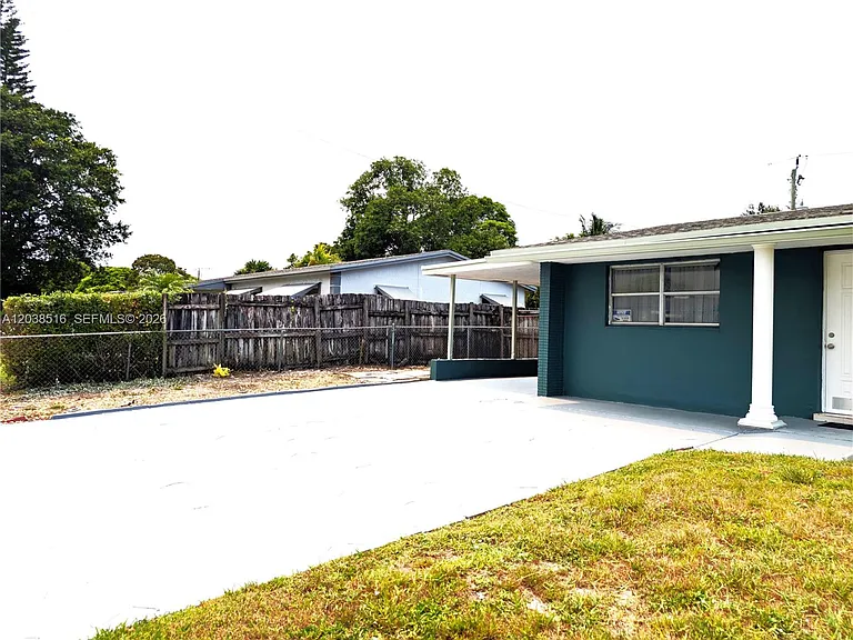 2721 NW 25th St — Photo 29