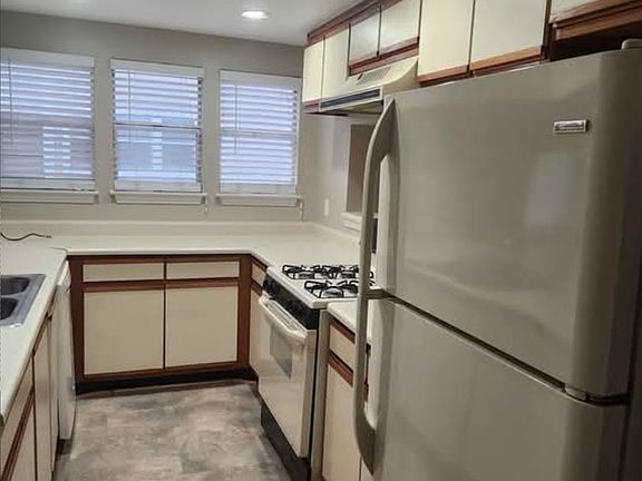 5th image of 601 Ivy Green Ln #601