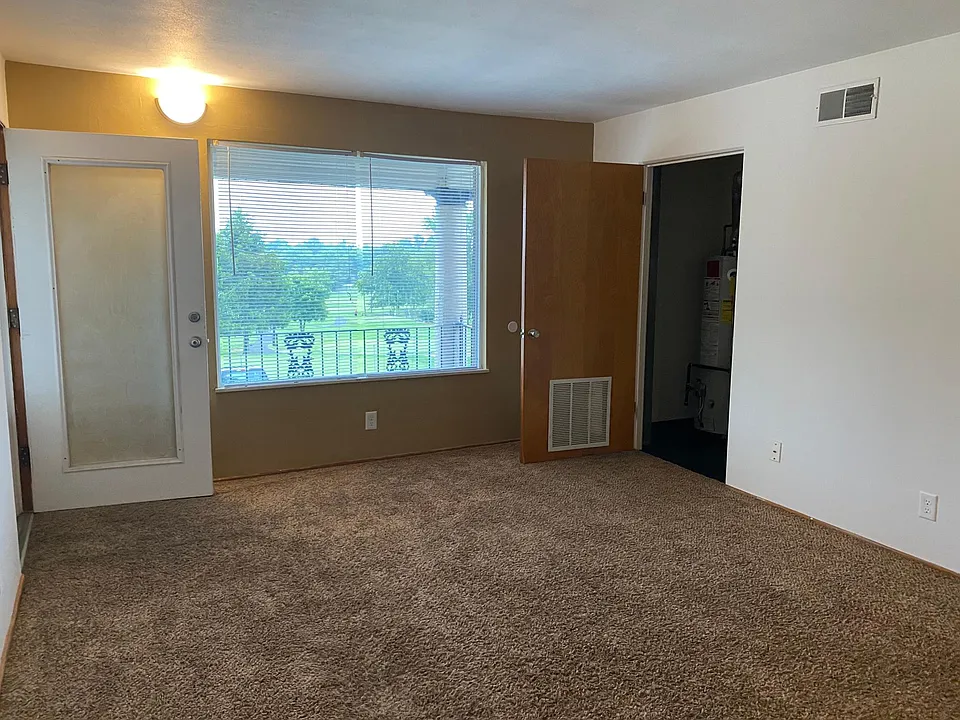 217 Anderson Ln #8